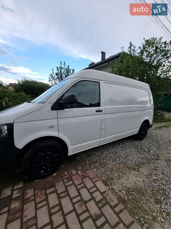 Грузовой фургон Volkswagen Transporter 2015 в Ивано-Франковске