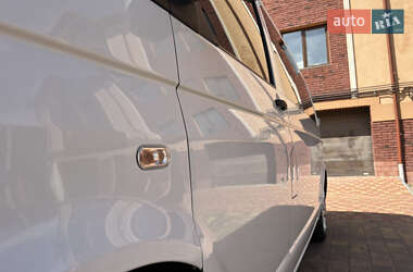 Мінівен Volkswagen Transporter 2010 в 