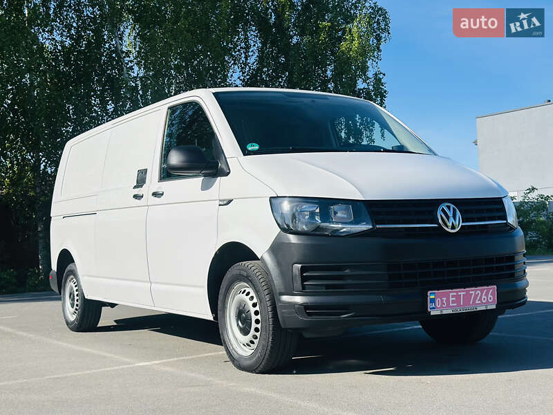 Вантажний фургон Volkswagen Transporter 2017 в Рівному
