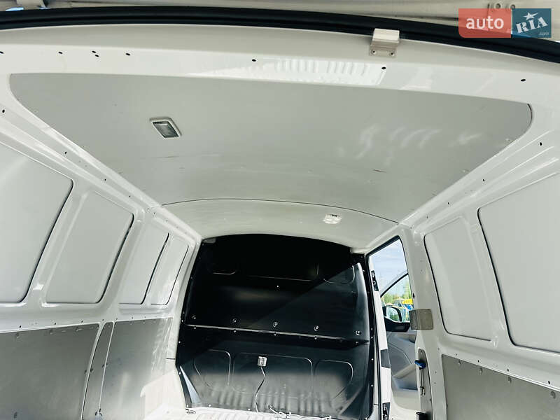 Вантажний фургон Volkswagen Transporter 2017 в Рівному