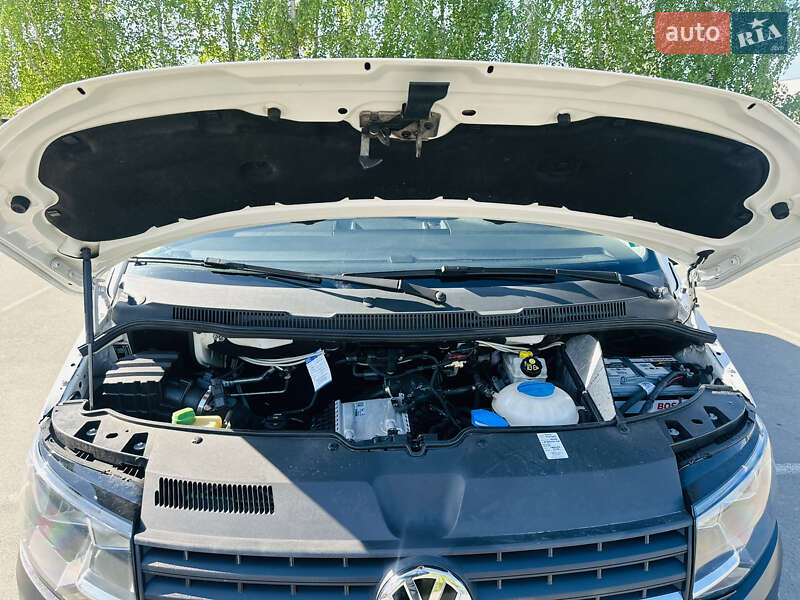 Вантажний фургон Volkswagen Transporter 2017 в Рівному