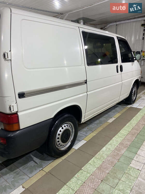 Минивэн Volkswagen Transporter 2001 в Косове