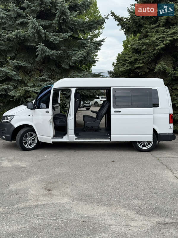 Минивэн Volkswagen Transporter 2016 в Краснограде
