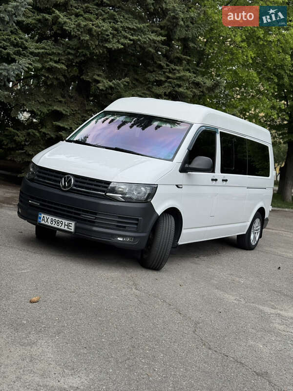 Минивэн Volkswagen Transporter 2016 в Краснограде