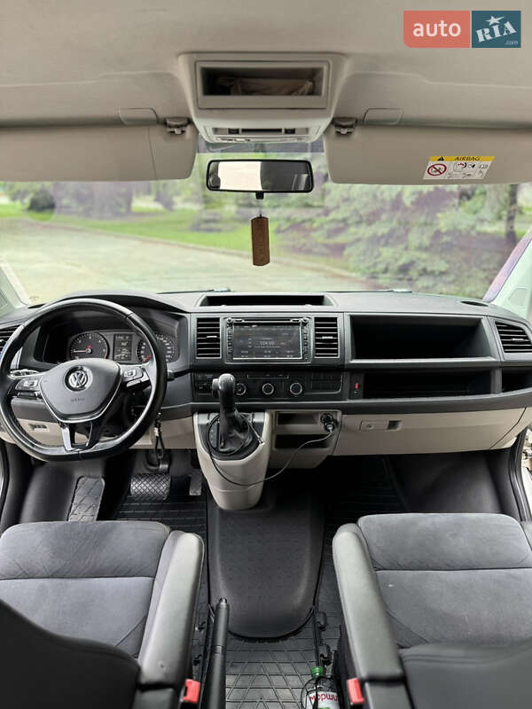 Минивэн Volkswagen Transporter 2016 в Краснограде