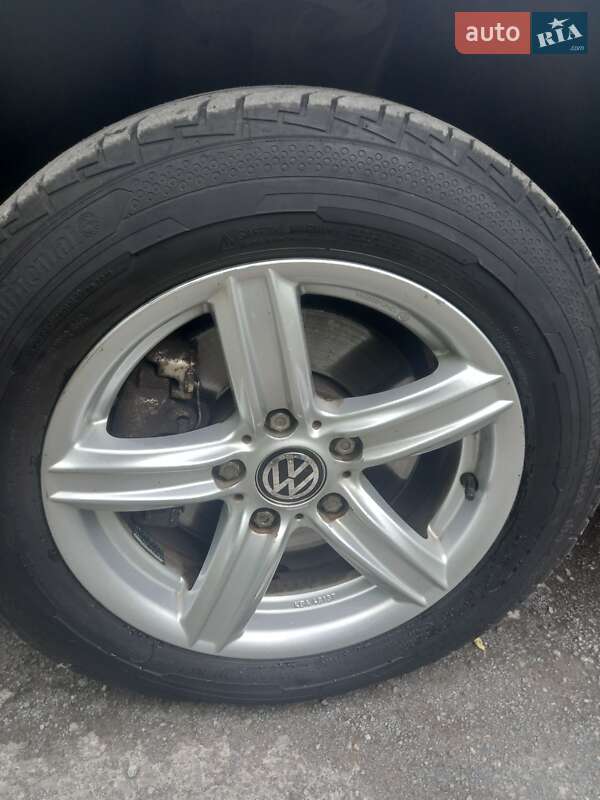 Грузовой фургон Volkswagen Transporter 2012 в Ужгороде