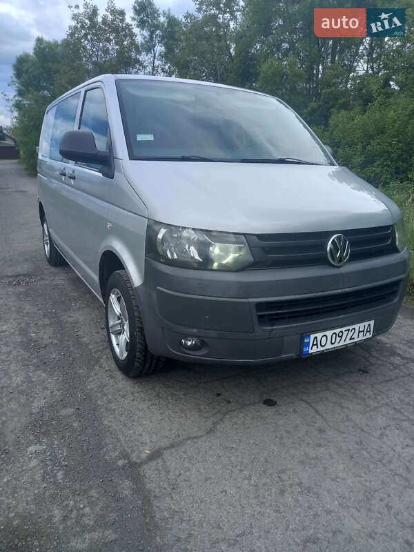 Грузовой фургон Volkswagen Transporter 2012 в Ужгороде