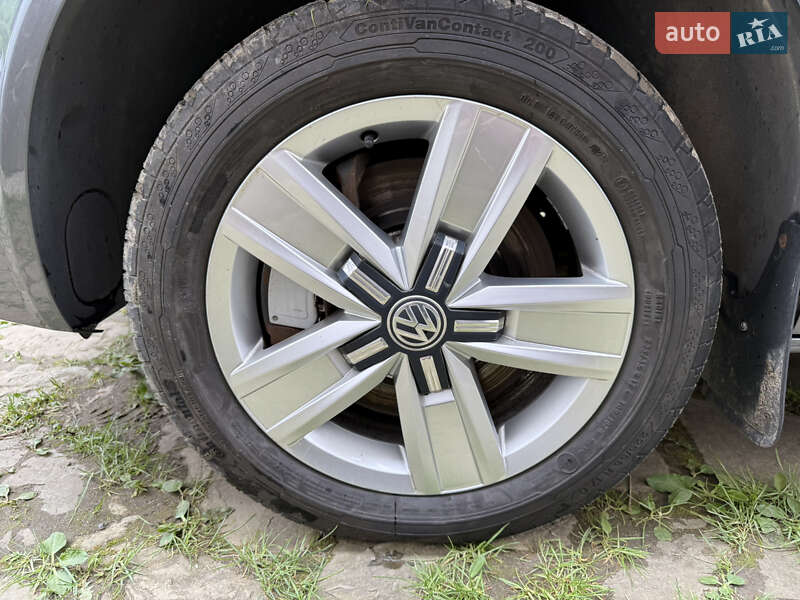 Вантажний фургон Volkswagen Transporter 2019 в Тячеві