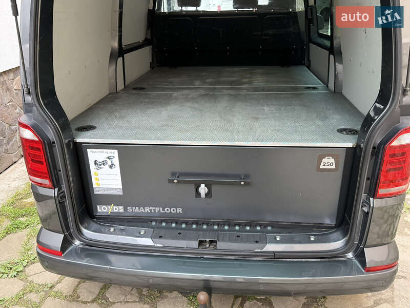 Вантажний фургон Volkswagen Transporter 2019 в Тячеві