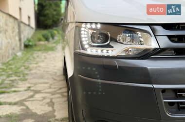 Минивэн Volkswagen Transporter 2015 в 