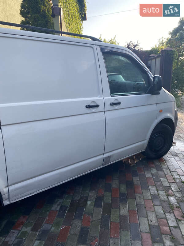 Вантажний фургон Volkswagen Transporter 2006 в Києві