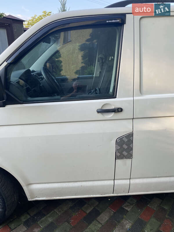 Вантажний фургон Volkswagen Transporter 2006 в Києві