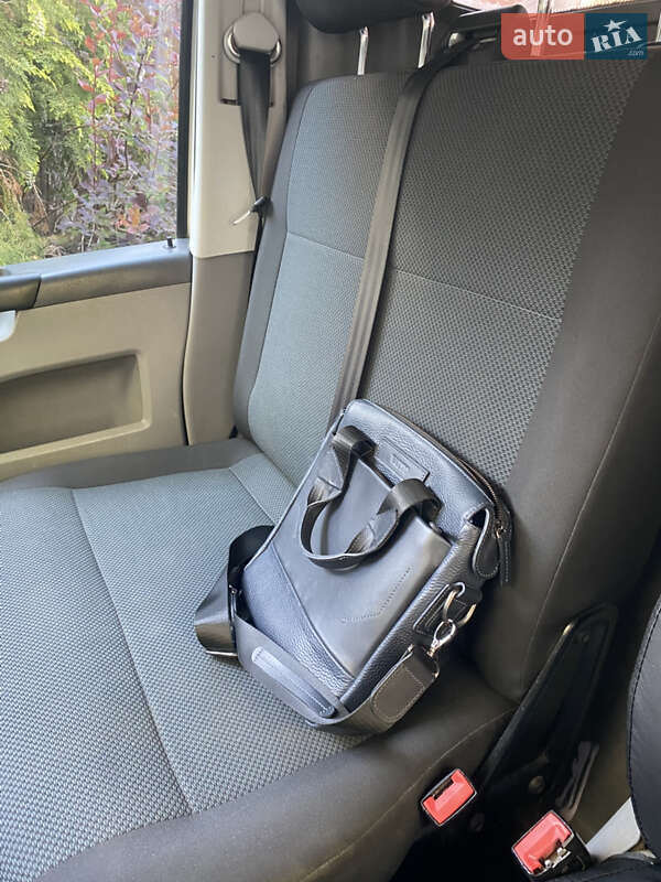 Вантажний фургон Volkswagen Transporter 2006 в Києві