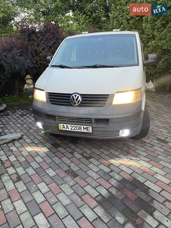 Вантажний фургон Volkswagen Transporter 2006 в Києві