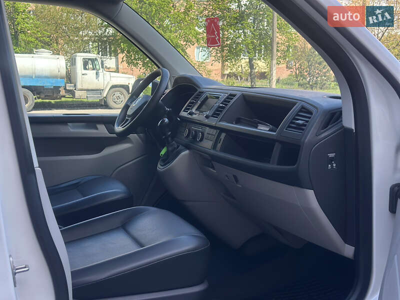 Вантажний фургон Volkswagen Transporter 2018 в Дубні