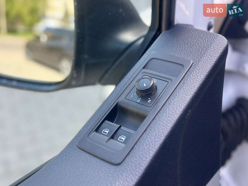Вантажний фургон Volkswagen Transporter 2018 в Дубні