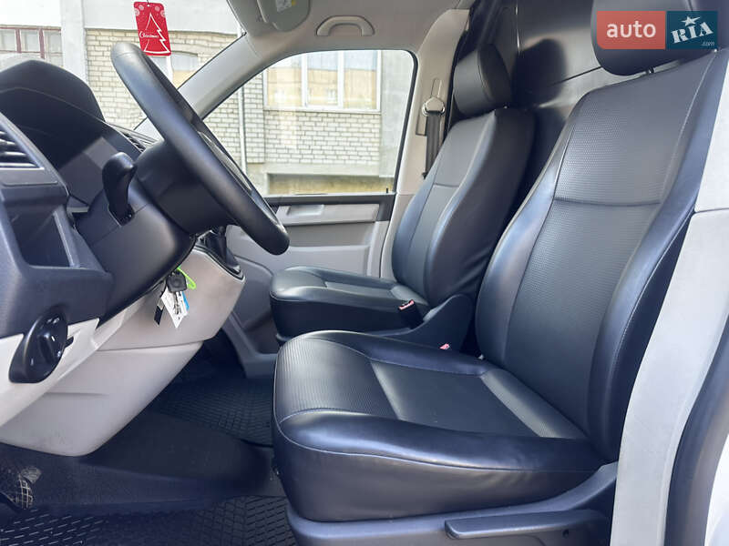 Вантажний фургон Volkswagen Transporter 2018 в Дубні