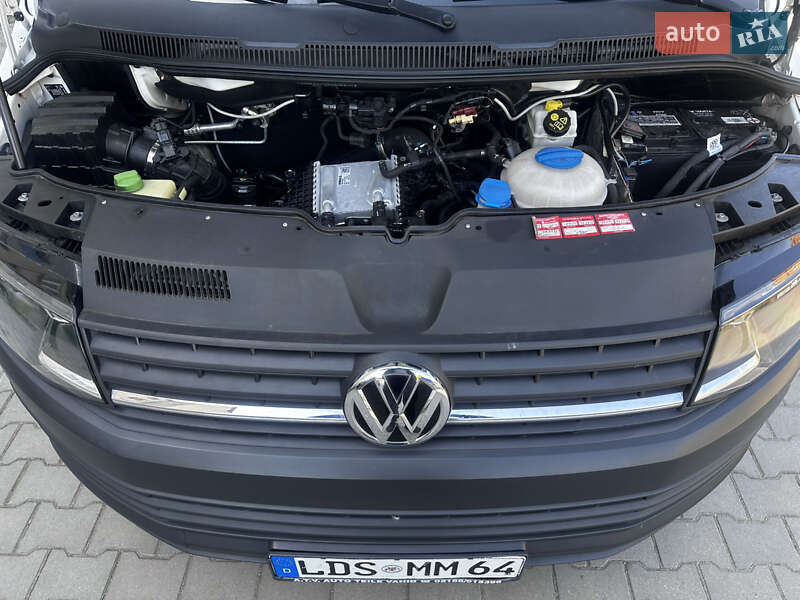 Вантажний фургон Volkswagen Transporter 2018 в Дубні