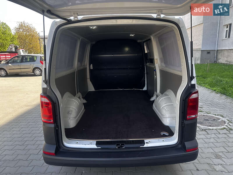 Вантажний фургон Volkswagen Transporter 2018 в Дубні