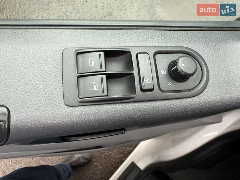 Мінівен Volkswagen Transporter 2014 в Тячеві