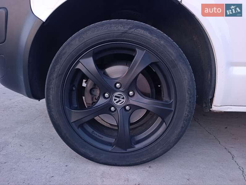 Вантажопасажирський фургон Volkswagen Transporter 2010 в Запоріжжі