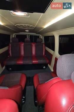 Минивэн Volkswagen Transporter 2010 в 