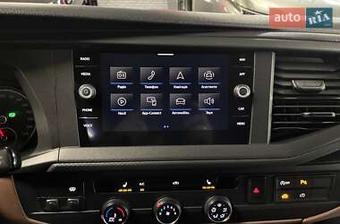 Минивэн Volkswagen Transporter 2019 в 