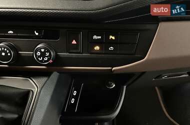Минивэн Volkswagen Transporter 2019 в 