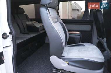Минивэн Volkswagen Transporter 2010 в 