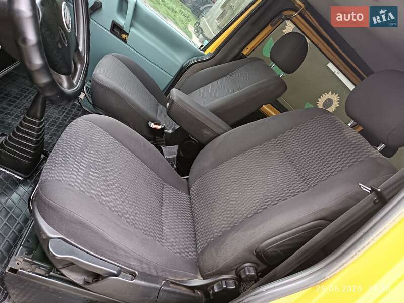 Мінівен Volkswagen Transporter 2003 в Старокостянтинові