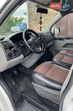 Минивэн Volkswagen Transporter 2010 в 