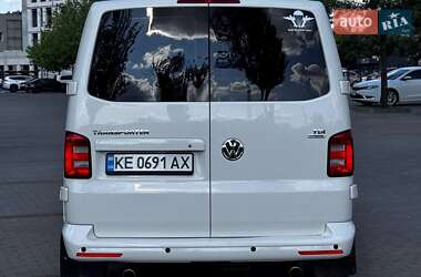 Минивэн Volkswagen Transporter 2015 в 