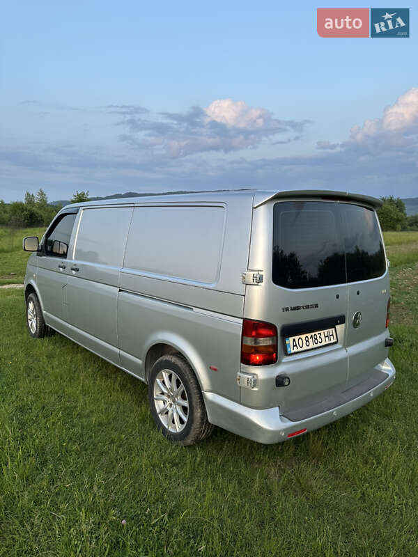Грузовой фургон Volkswagen Transporter 2007 в Хусте