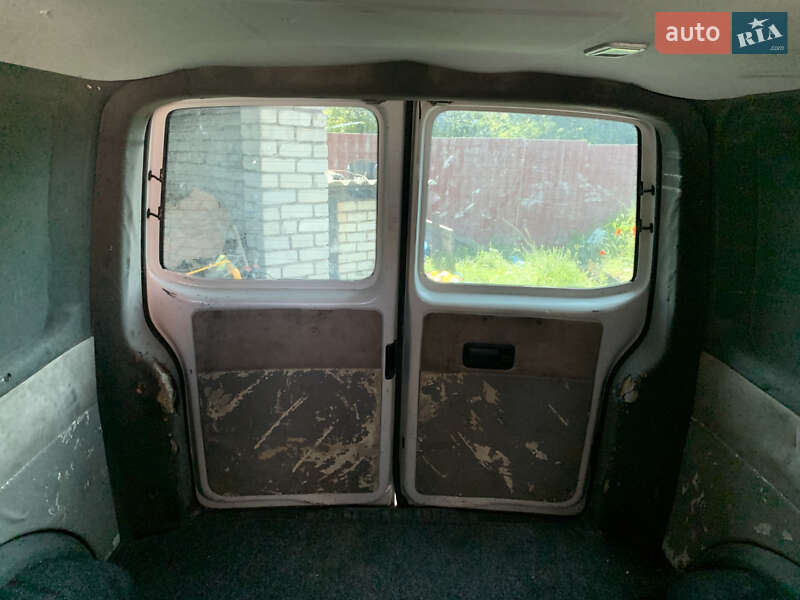 Минивэн Volkswagen Transporter 2005 в Помошной