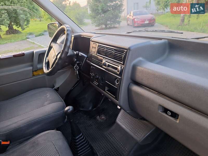Минивэн Volkswagen Transporter 1999 в Черновцах