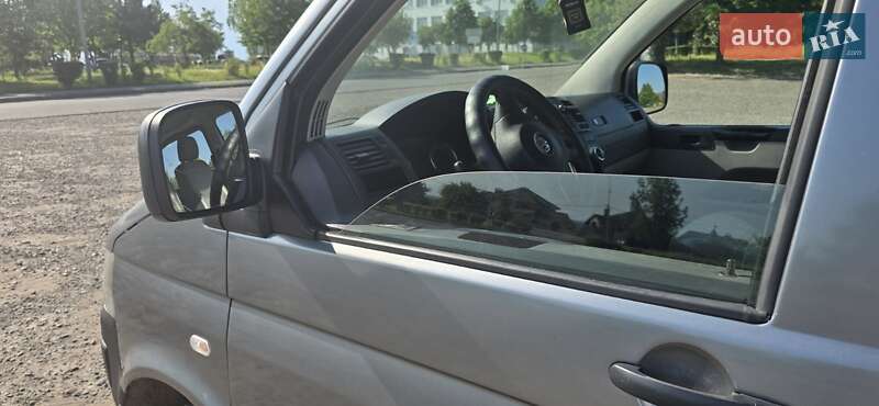 Грузовой фургон Volkswagen Transporter 2012 в Ужгороде