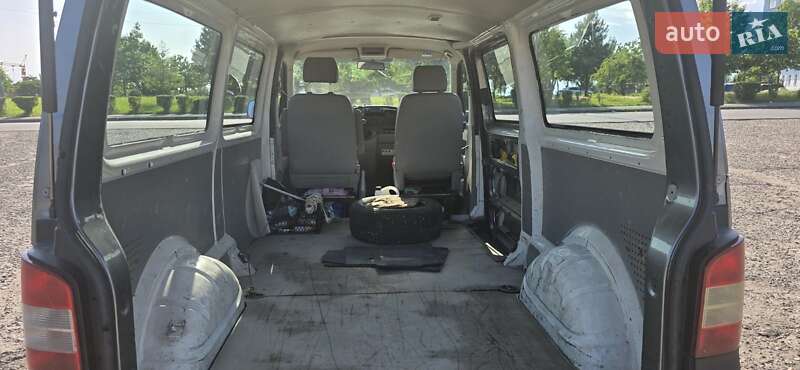 Грузовой фургон Volkswagen Transporter 2012 в Ужгороде