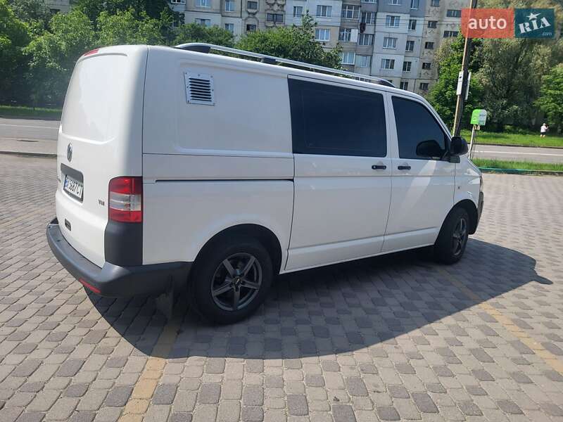 Грузопассажирский фургон Volkswagen Transporter 2015 в Хмельницком