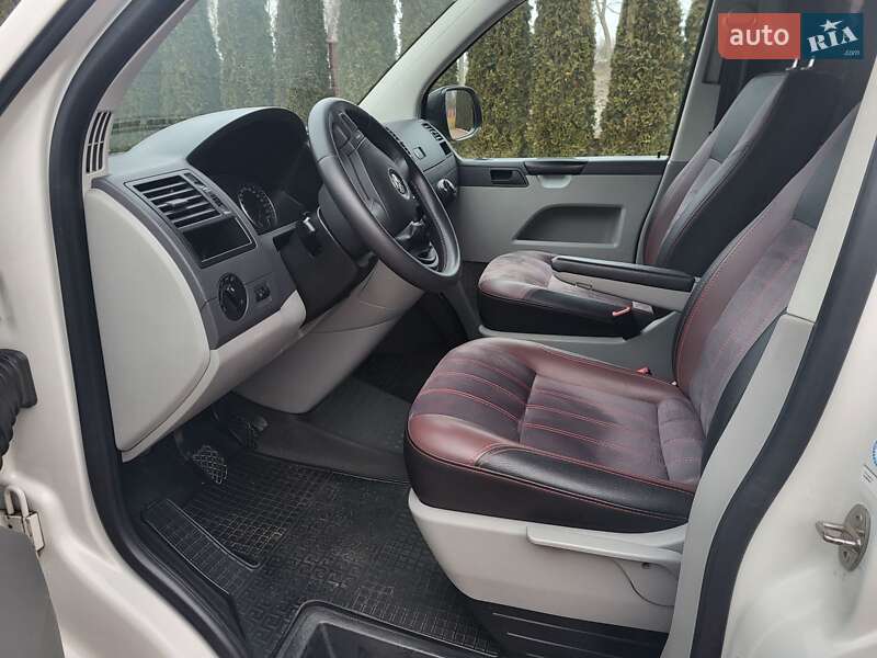 Грузопассажирский фургон Volkswagen Transporter 2015 в Хмельницком