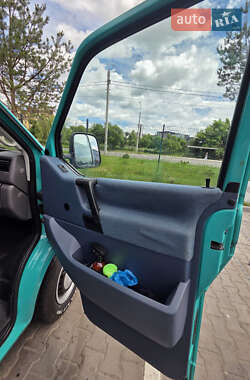 Грузопассажирский фургон Volkswagen Transporter 2000 в 