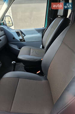 Грузопассажирский фургон Volkswagen Transporter 2000 в 