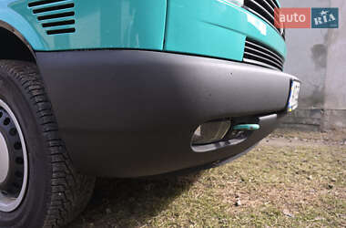 Грузопассажирский фургон Volkswagen Transporter 2000 в 