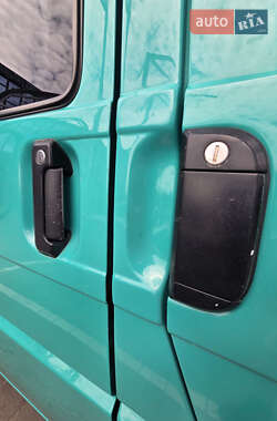 Грузопассажирский фургон Volkswagen Transporter 2000 в 