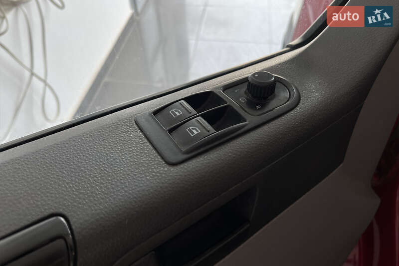 Грузовой фургон Volkswagen Transporter 2013 в Шептицькому