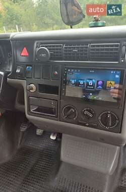 Минивэн Volkswagen Transporter 2000 в 