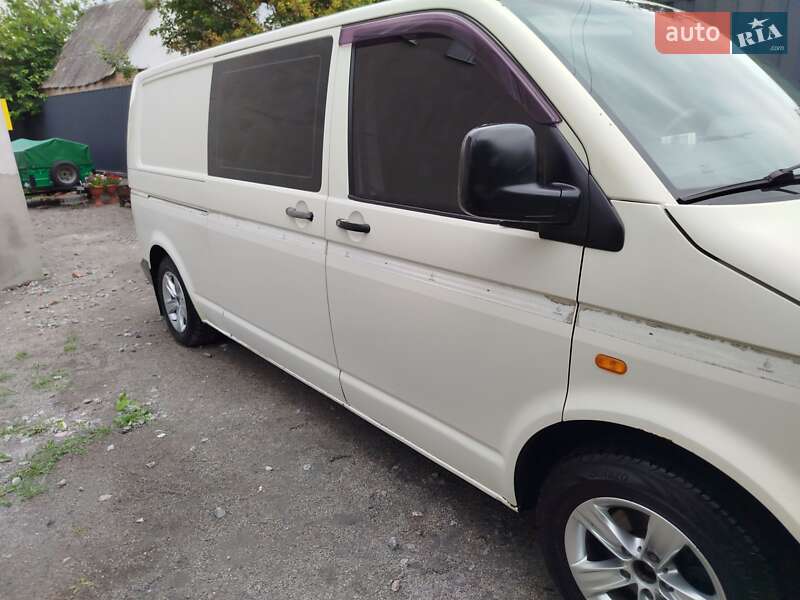Грузовой фургон Volkswagen Transporter 2003 в Полтаве