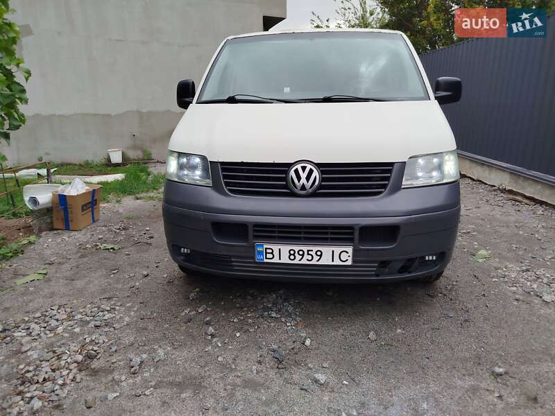 Грузовой фургон Volkswagen Transporter 2003 в Полтаве