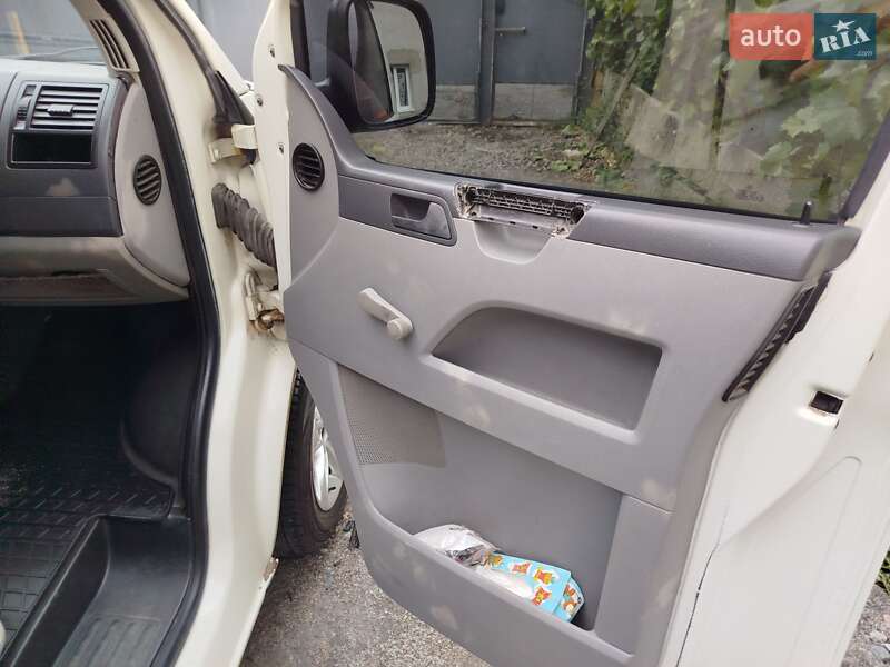 Грузовой фургон Volkswagen Transporter 2003 в Полтаве