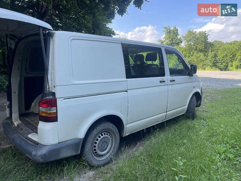 Грузопассажирский фургон Volkswagen Transporter 2004 в Хмельницком