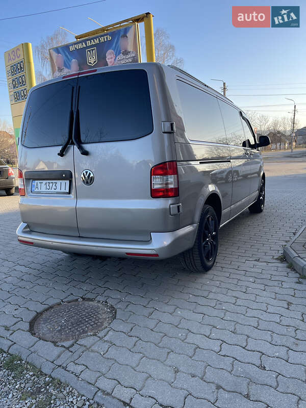 Минивэн Volkswagen Transporter 2012 в Надворной